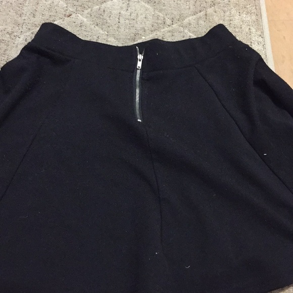 Black skirt - Picture 2 of 2